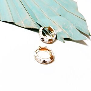 White floral hoop earrings S158